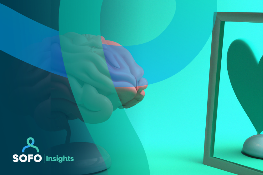 un cerveau se regarde dans le miroir et y voit un coeur